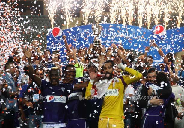فيريرا يطرد عضو بمجلس إدارة الزمالك من غرفة خلع الملابس فيريرا يطرد عضو بمجلس إدارة الزمالك من غرفة خلع الملابس