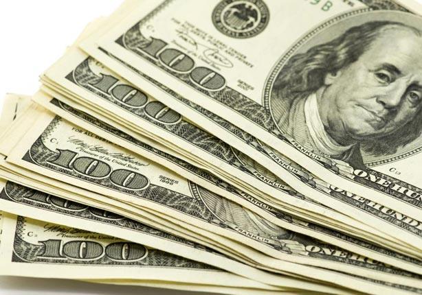 بعد عطاء المركزي.. الدولار يواصل اشتعاله بالسوق السوداء ويستقر بالبنوك بعد عطاء المركزي.. الدولار يواصل اشتعاله بالسوق السوداء ويستقر بالبنوك