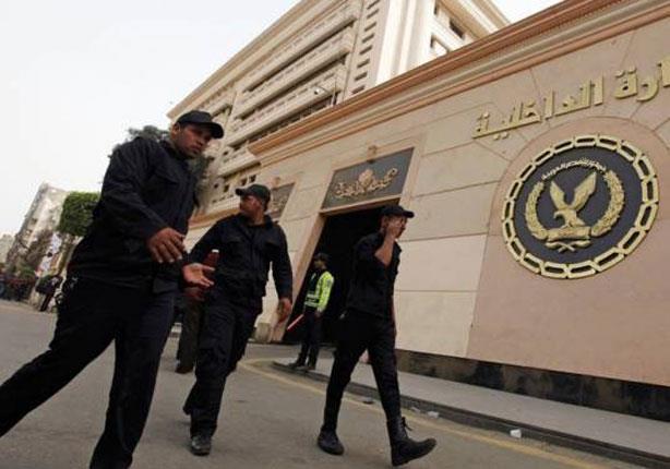 الداخلية توضح حقيقة تعدي فرد أمن علي فتاة بـ"الشلوت" أثناء حملة على الباعة الجائلين الداخلية توضح حقيقة تعدي فرد أمن علي فتاة بـ"الشلوت" أثناء حملة على الباعة الجائلين