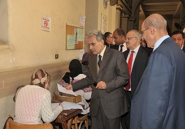 رئيس جامعة القاهرة يتفقد سير الامتحانات                                                                                                                                                                 