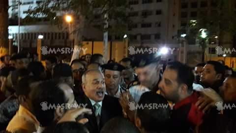متظاهرو بورسعيد مع مدير الأمن (1)                                                                                                                                                                       