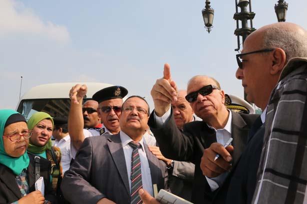 محافظ القاهرة يصطدم بحالة النظافة في ميدان رمسيس                                                                                                                                                        