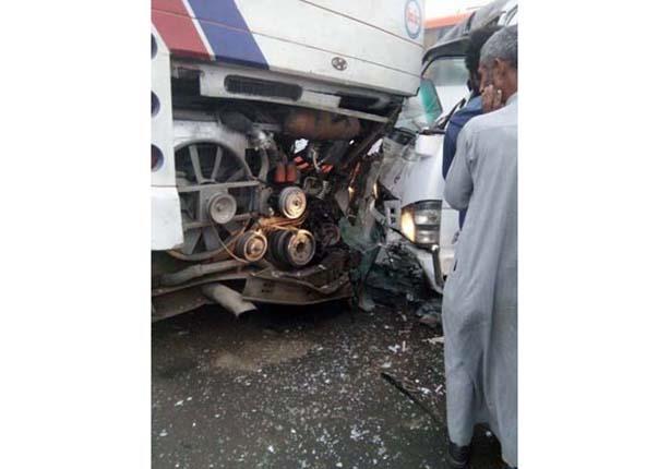 حادثا مروريا مروعا بعد تصادم 9 سيارات (1)                                                                                                                                                               