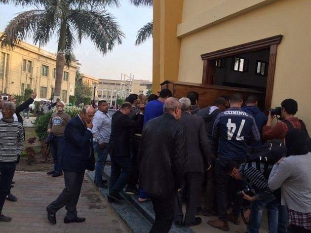 وصول جثمان يحيى الجمل لجامعة القاهرة                                                                                                                                                                    