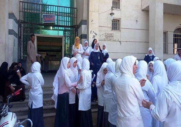 ممرضات يضربن عن العمل ببني سويف (1)                                                                                                                                                                     