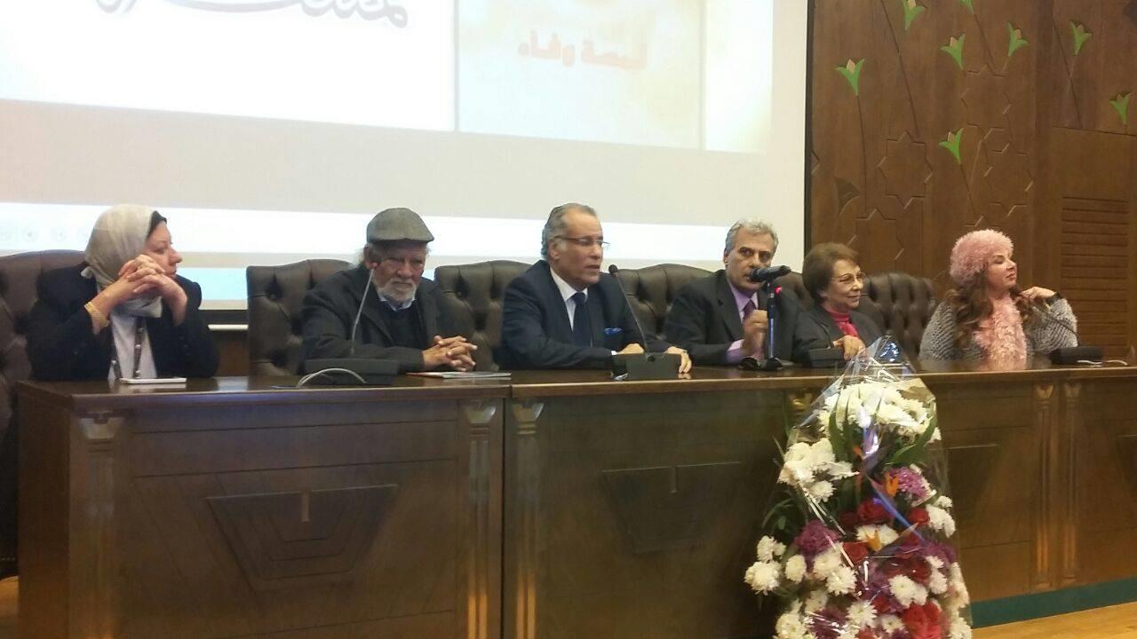 أثناء افتتاح معرض حسين نوح في جامعة القاهرة                                                                                                                                                             