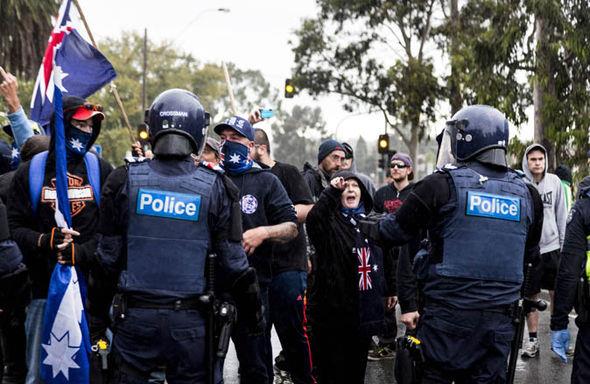 احتجاجات معادية للإسلام تتحول إلى اشتباكات دامية في أستراليا  (1)                                                                                                                                       