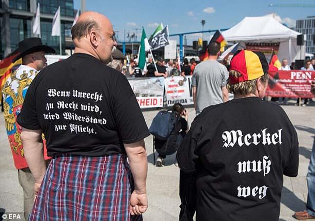 احتجاجات في ألمانيا لمنع دخول اللاجئين المسلمين (1)                                                                                                                                                     