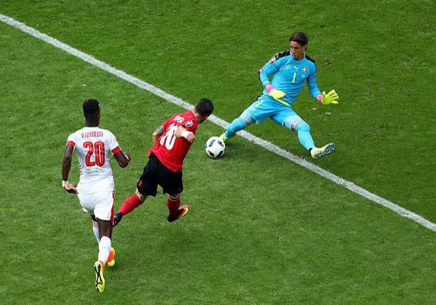 سويسرا تحقق فوزًا صعبا أمام ألبانيا باليورو في مباراة المفارقات                                                                                                                                         
