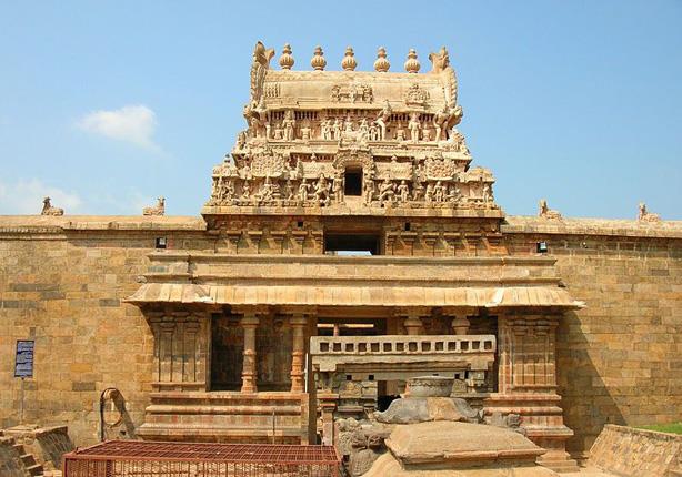 800px-Darasuram_temple_front_view