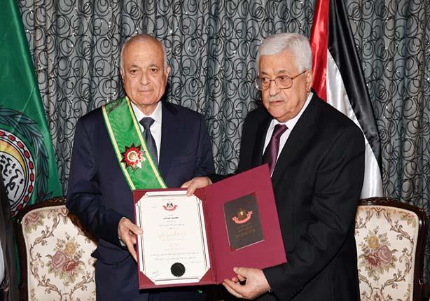 أبو مازن يمنح أمين الجامعة العربية الوشاح الأكبر لدولة فلسطين (1)                                                                                                                                       