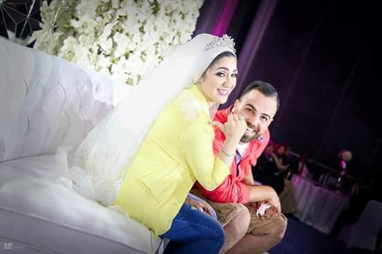 بالصور.. والدة العريس تكشف لـ "مصراوي" حقيقة العروسين "الكاجوال" في زفافهما                                                                                                                             