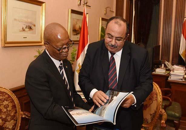 محافظ الإسكندرية يستقبل سفير جنوب افريقيا (1)                                                                                                                                                           