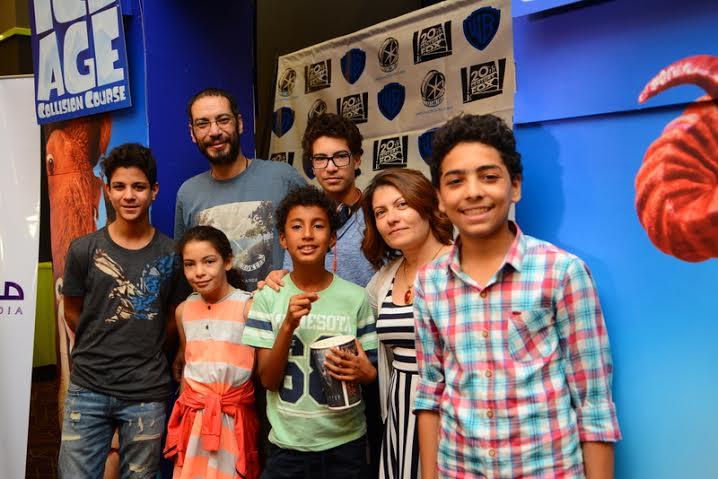 احمد داش ومعاد نبيل مع أسرة المؤلف وائل حمدي