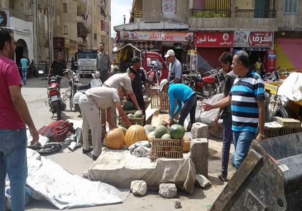 مدير أمن دمياط يقود حملة لإزالة الإشغالات وإغلاق المقاهي المخالفة (1)                                                                                                                                   