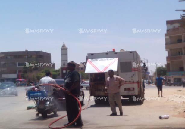  مجلس مدينة الخارجة يغسل سيارات المارة علشان الوزير                                                                                                                                                     