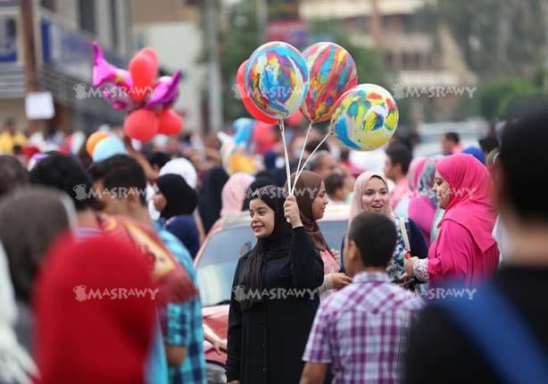 احتفالات أهالي مصر الجديدة بعد صلاة العيد                                                                                                                                                               