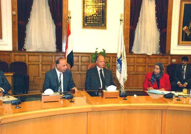 اجتماع محافظ القاهرة بحضور مدير الامن (1)                                                                                                                                                               