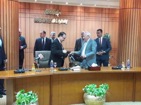 توقيع اتفاقية تعاون بين وزير الاتصالات ومحافظ بورسعيد                                                                                                                                                   