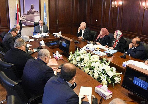 اللواء رضا فرحات خلال اجتماع مع مجلس إدارة شركة نهضة مصر (4)                                                                                                                                            