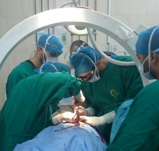 جراحة لتثبيت فقرات بمستشفى السويس العام (1)                                                                                                                                                             