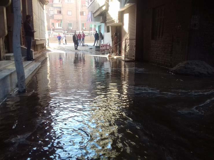 انفجار خط مياه رئيسي في مركز طهطا بسوهاج (1)                                                                                                                                                            
