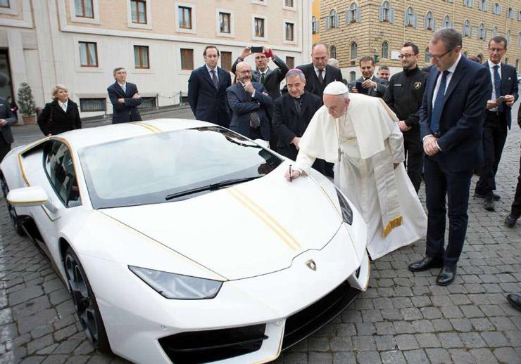 سيارة بابا الفاتيكان الجديدة                                                                                                                                                                            