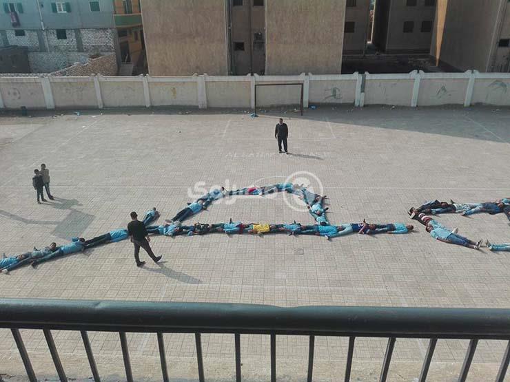 طلاب مدرسة في الشرقية يكتبون مصر بأجسادهم (1)                                                                                                                                                           