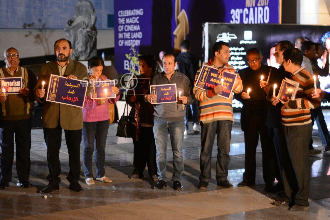 وقفة بالشموع تندد بالارهاب في القاهرة السينمائي (1)                                                                                                                                                     