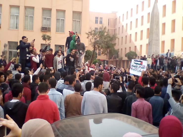 طلاب جامعة المنوفية يتظاهرون (1)                                                                                                                                                                        