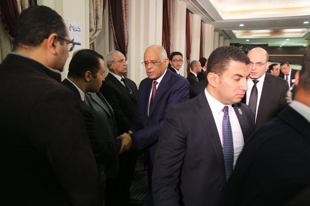 زكريا عزمي ورئيس البرلمان يشاركان في عزاء ثروت باسيلي (1)