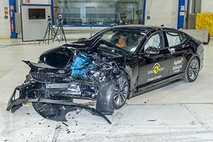 كيا Stinger في اختبارات تصادم "EURO NCAP"                                                                                                                                                               