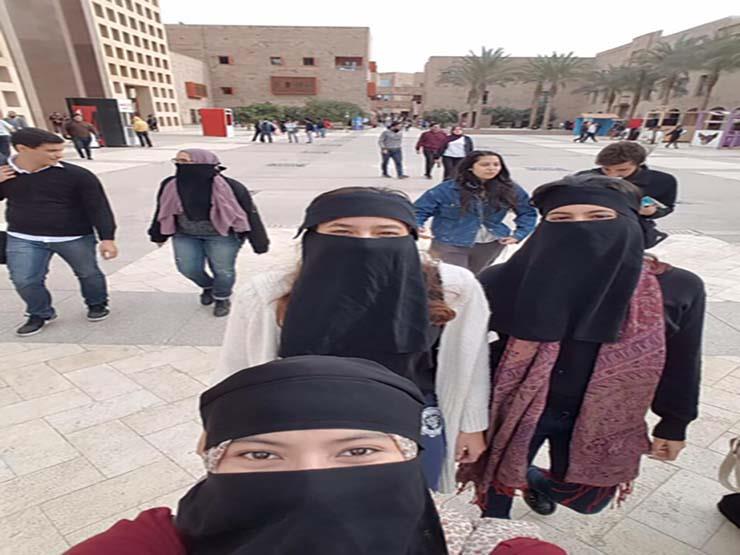 مسيرة بالنقاب لطالبات الجامعة الأمريكية  (1)                                                                                                                                                            