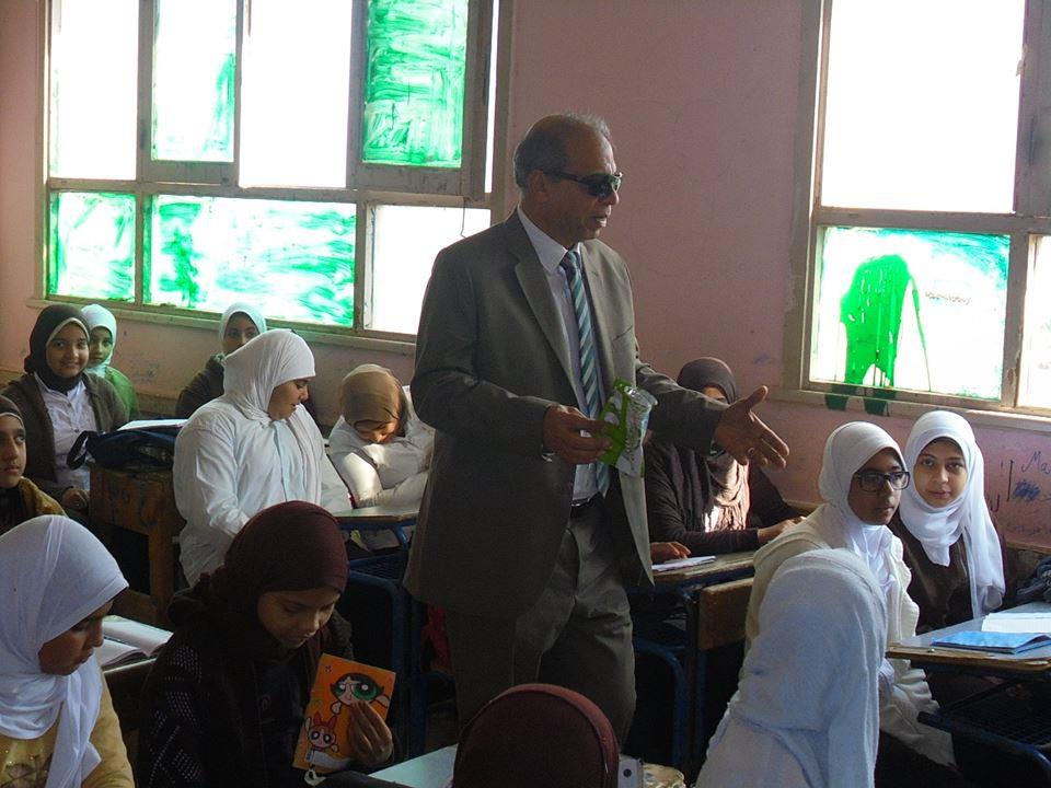 وكيل تعليم المنيا خلال زيارته للمدارس (1)                                                                                                                                                               