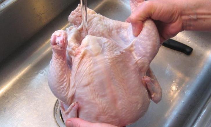   احذري غسل الدجاج قبل طهيه لهذا السبب                                                                                                                                                                  