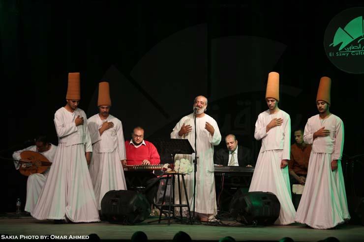 التنورة تصاحب عامر التوني في آخر حفلاته بساقية الصاوي (1)                                                                                                                                               
