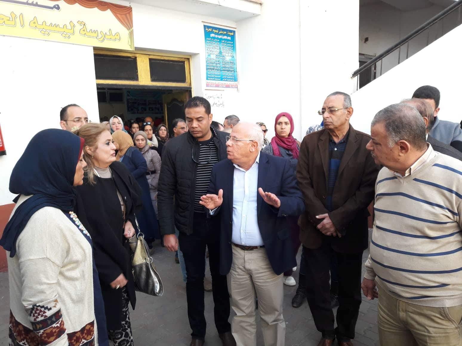 محافظ بورسعيد يحيل مخالفات ليسيه الحرية إلى النيابة العامة (1)                                                                                                                                          