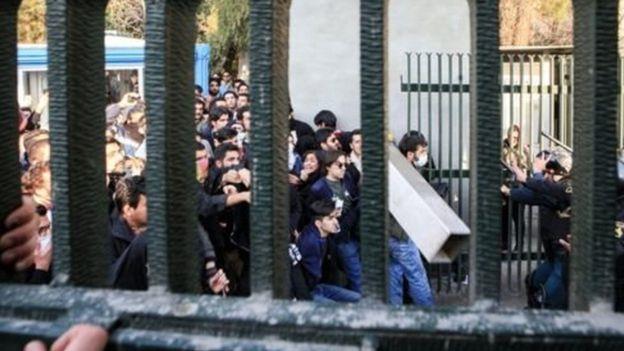 احتجاجات وقتلى ماذا يحدث في إيران (1)                                                                                                                                                                   