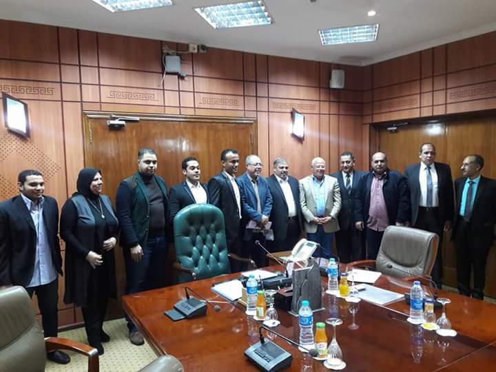 محافظ بورسعيد يستقبل مجلس إدارة الاستاد (1)                                                                                                                                                             