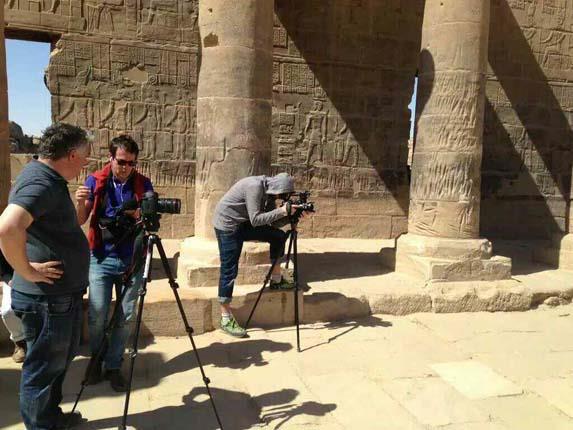 وفد تليفزيوني فرنسي يصور فيلمين عن ملكتين مصريتين                                                                                                                                                       