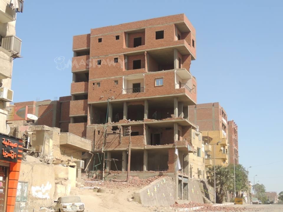 إزالة عقار مخالف مكونًا من 7  طوابق بشارع كسر الحجر                                                                                                                                                     