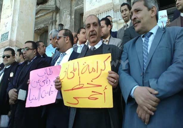 محامون بالإسكندرية يضامنون مع زملائهم المحبوسين بالمنيا (1)                                                                                                                                             