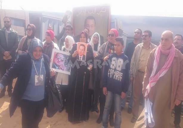 أنصار مبارك أمام الاكاديمية (1)                                                                                                                                                                         