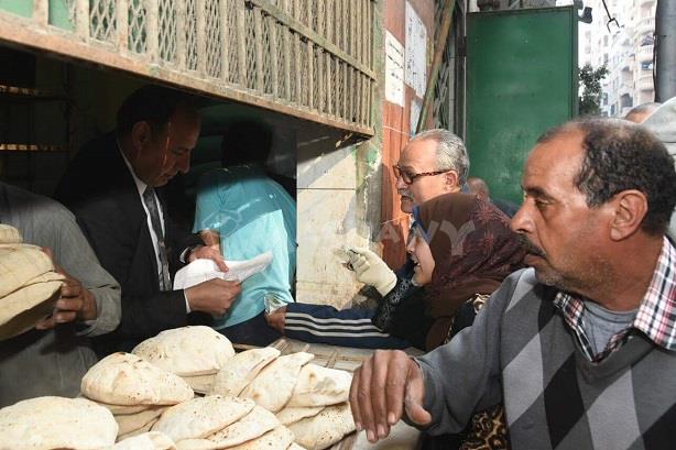 محافظ الإسكندرية يتابع صرف الخبز                                                                                                                                                                        