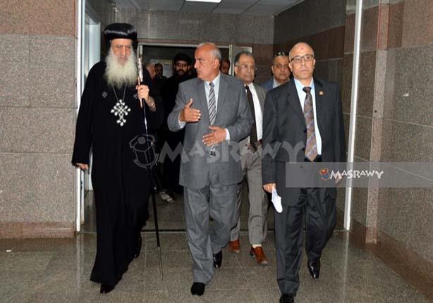 الأنبا بولا ورئيس جامعة طنطا يزوران مصابي تفجيرات                                                                                                                                                       