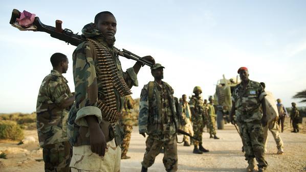  مقتل 11 شخصا على الأقل جراء تفجير انتحاري استهدف معسكرا للجيش الصومالي