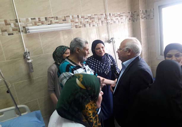 محافظ بورسعيد يزور المدرسين المصابين (1)                                                                                                                                                                
