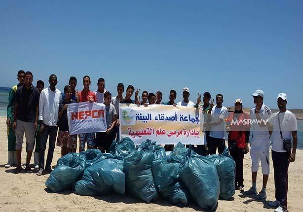 حملة لتنظيف شاطئ مرسى علم  (1)                                                                                                                                                                          