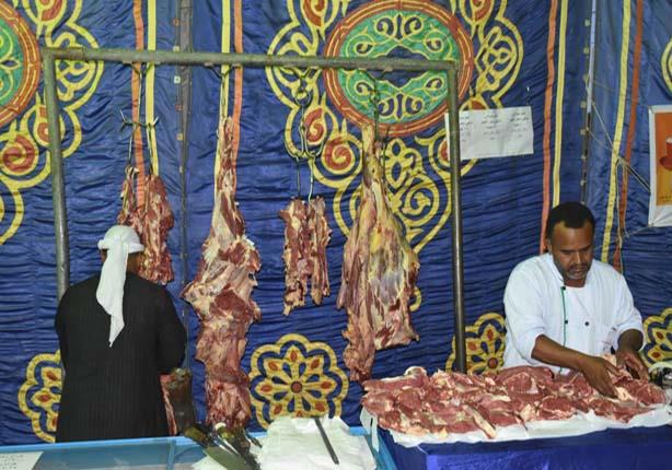 محافظ أسوان يفتتح معارض أهلا رمضان في 3 مراكز (1)                                                                                                                                                       