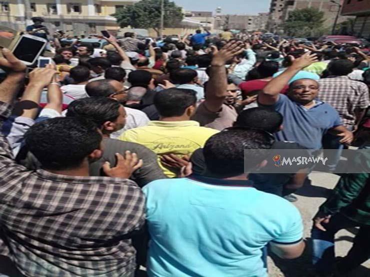 أهالي ضحايا أتوبيس المنيا يتظاهرون بميدان مغاغة (1)                                                                                                                                                     
